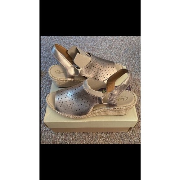 Clarks Artisan Women’s Wedge Sandals – Metallic – Size 10 NEW - Picture 3 of 5